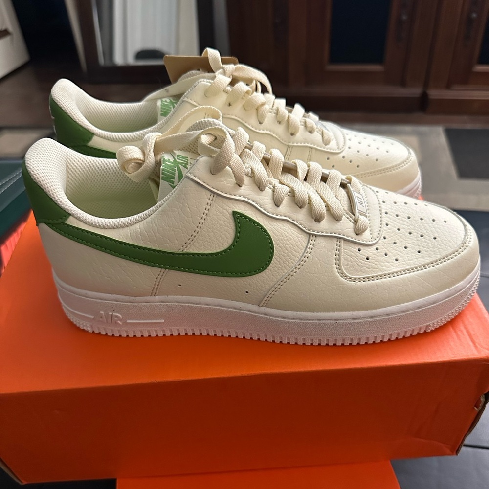 Brand new women’s Air Force one never worn in box size 9 1/2